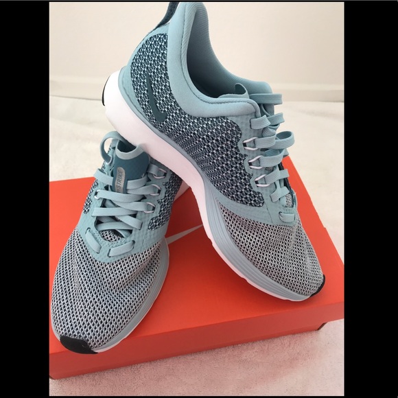 Women’s 🌸 Nike zoom strike shoes 🌸 - Picture 2 of 5
